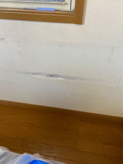 カベ穴　補修　before