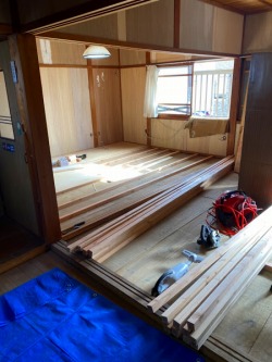 施工中 木下地 断熱材引き込み 施工中 木下地 断熱材引き込み