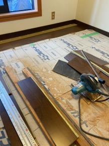 床の貼り替え 作業中 床の貼り替え 作業中