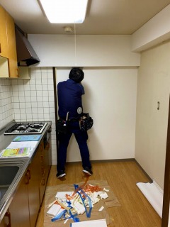 壁紙 張替え中 壁紙 張替え中