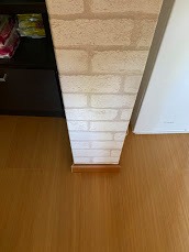 ワンちゃんのかじった後もクロス巾木交換ですっかりきれいに。 ワンちゃんのかじった後もクロス巾木交換ですっかりきれいに。