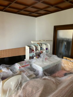 子供部屋 ベニヤ板の上にクロスを貼る 子供部屋 ベニヤ板の上にクロスを貼る