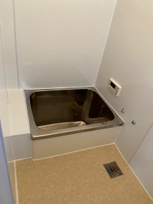 アフター パネルのお風呂 お掃除が簡単 カビの心配もありません 床も綺麗になりました アフター パネルのお風呂 お掃除が簡単 カビの心配もありません 床も綺麗になりました