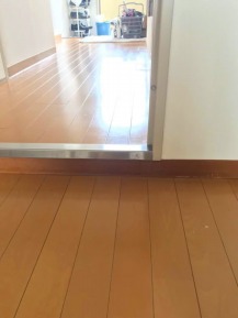 ソフト巾木 廊下とお隣との段差部分 綺麗な仕上がり ソフト巾木 廊下とお隣との段差部分 綺麗な仕上がり