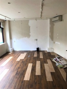 施工前 コンクリートむき出しの壁 施工前 コンクリートむき出しの壁