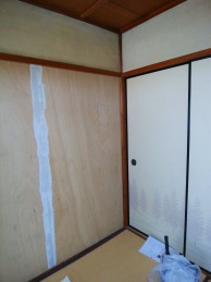 民泊リノベーション 施工前 ベニヤ板 民泊リノベーション 施工前 ベニヤ板