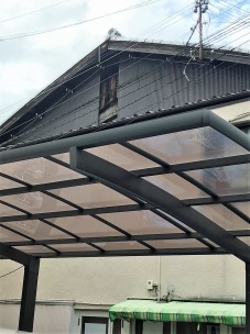 トタン修理 屋根の下、中央部分だけ抜け落ちた トタン修理 屋根の下、中央部分だけ抜け落ちた
